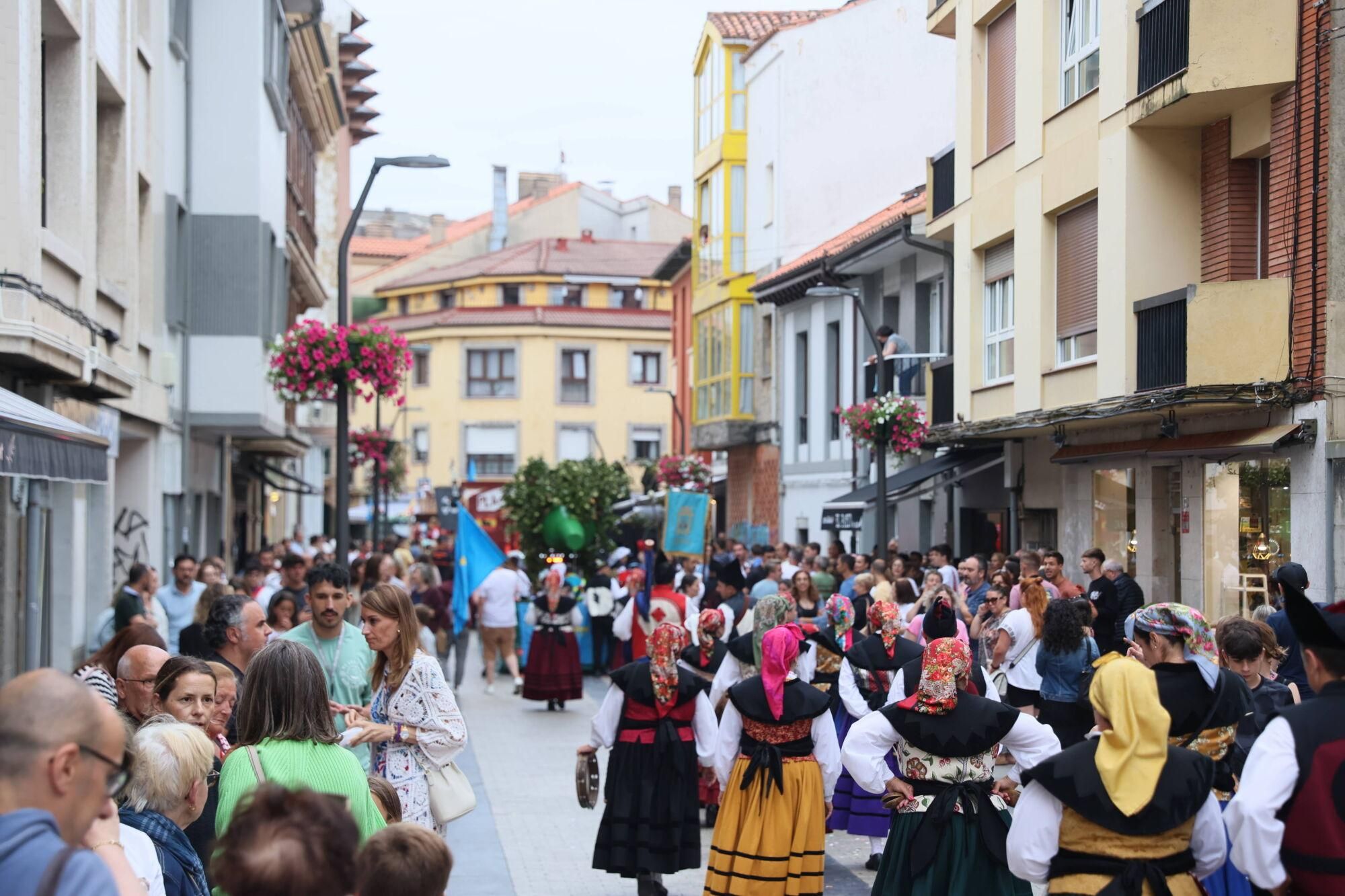 EN IMÁGENES: El desfile de carrozas por las fiestas del Carmen de Luancoi