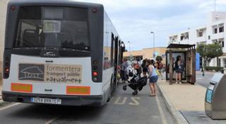 Formentera anuncia que deja de bonificar la totalidad del transporte público