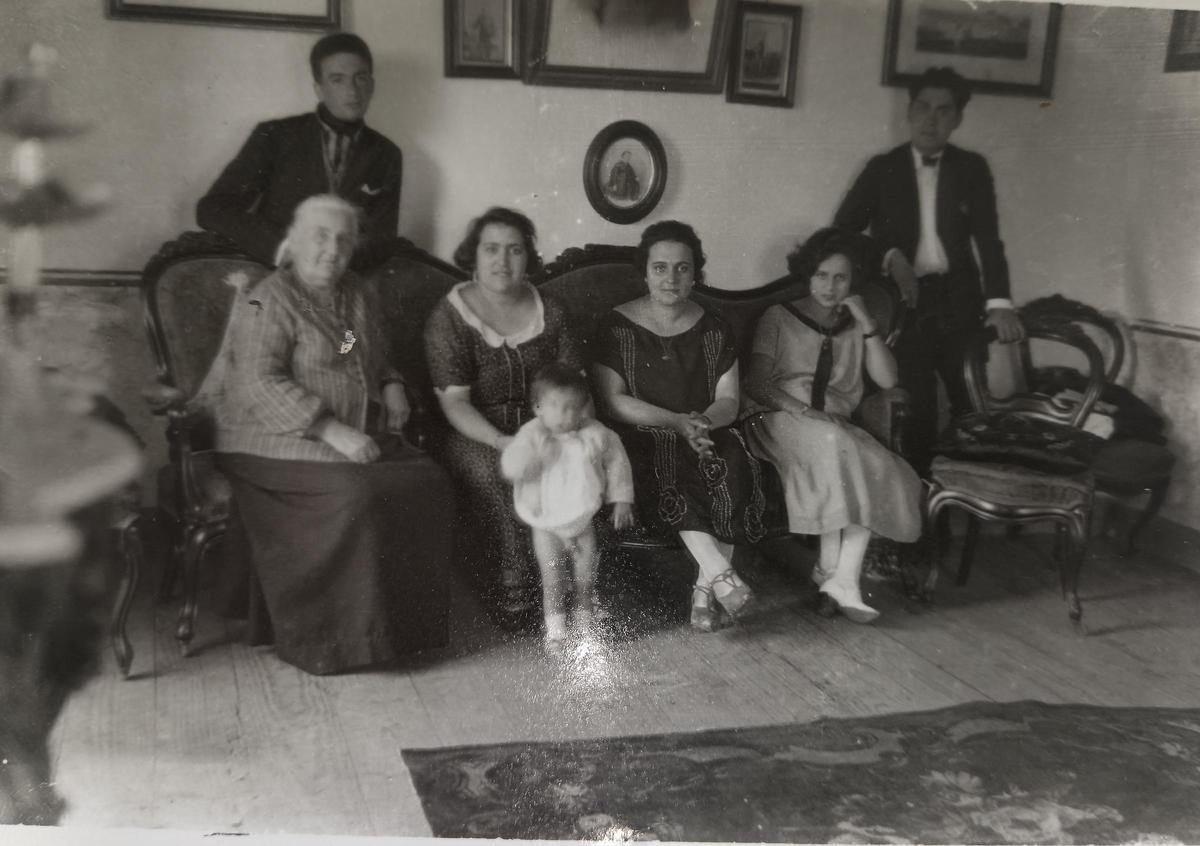 Foto da familia de Blanca Tato, anterior a 1936.