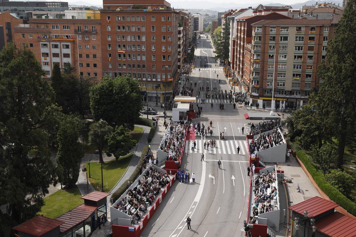 EN IMÁGENES: Así fue el multitudinario desfile en Oviedo por el Día de las Fuerzas Armadas