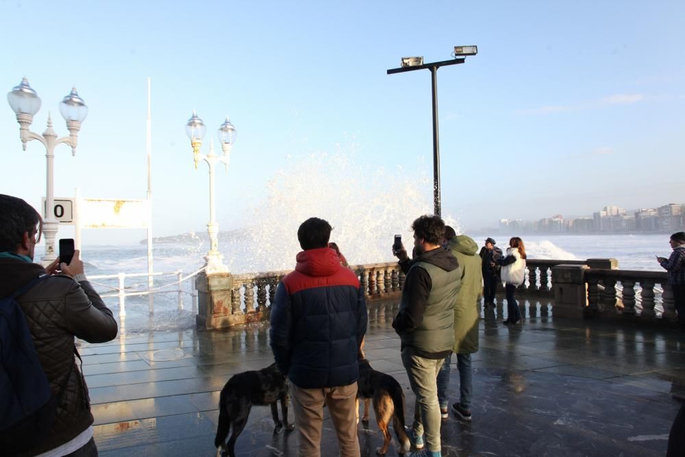 Oleaje en Gijón