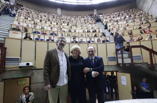 EN IMÁGENES: Marie-Claire King visita el Instituto Universitario de Oncología y mantiene un encuentro con profesores y estudiantes en la Facultad de Medicina