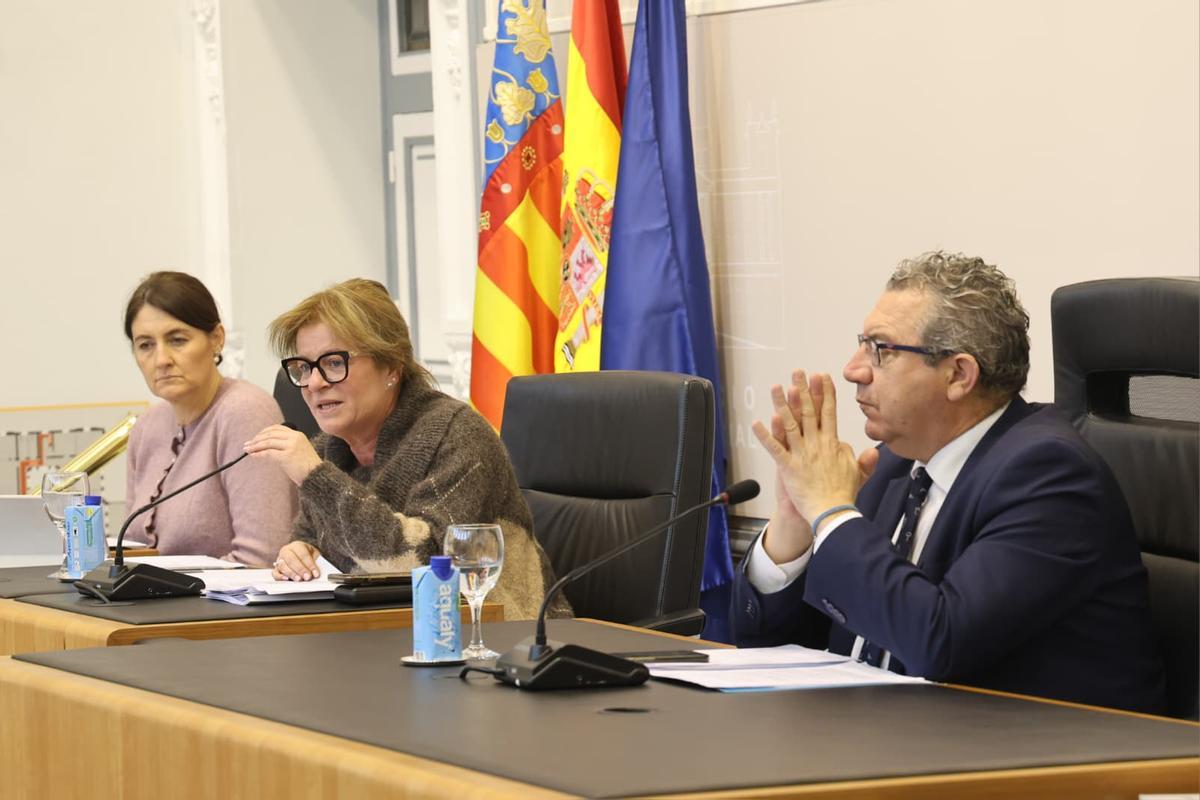 Pleno extraordinario en la Diputación de Alicante para aprobar el presupuesto de 2026