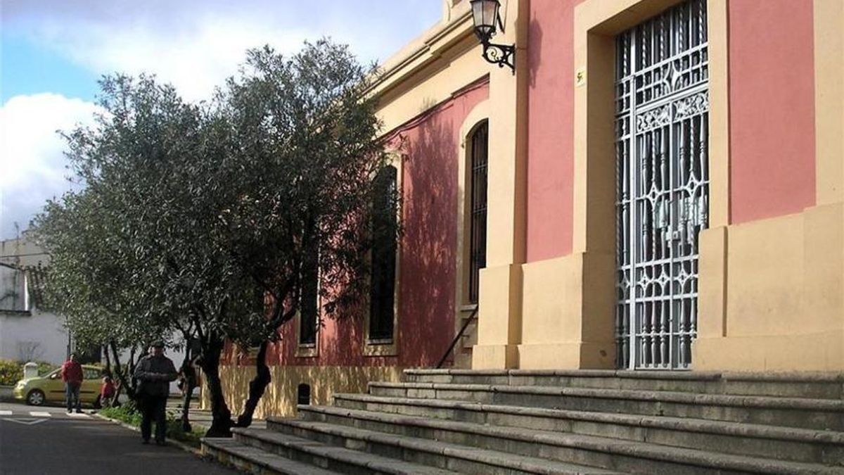 Edificio del antiguo Palacio de Justicia en la plaza del Corazón de María