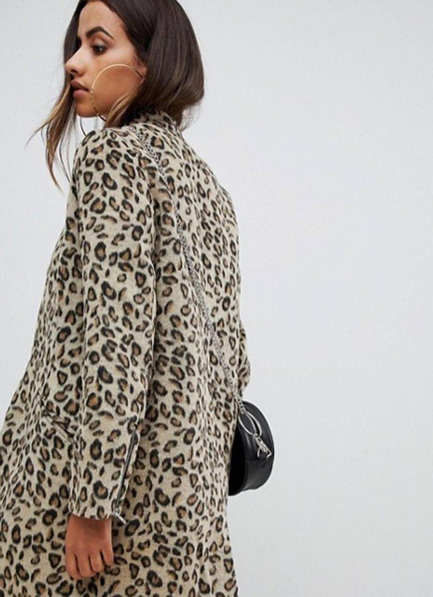 Abrigo de leopardo de MISSGUIDED en ASOS