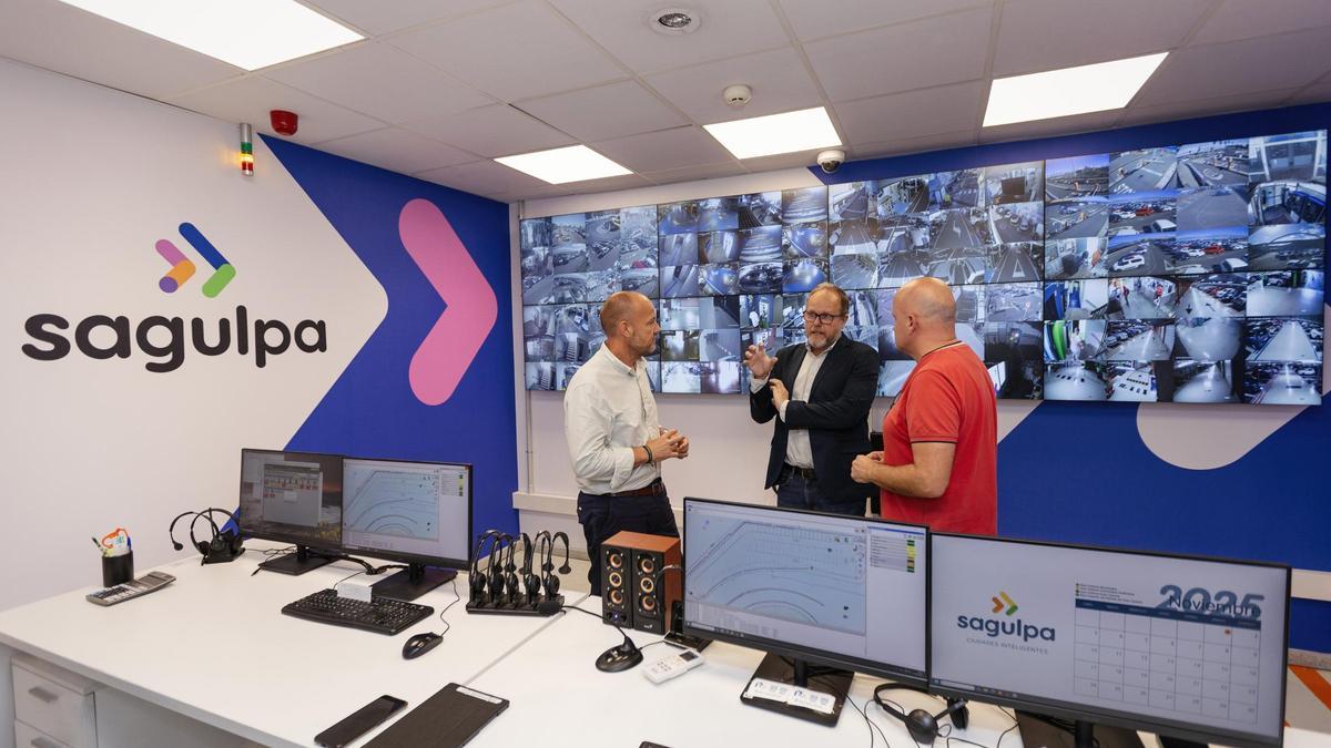 Visita del concejal José Eduardo Ramírez al renovado centro de control de Sagulpa.