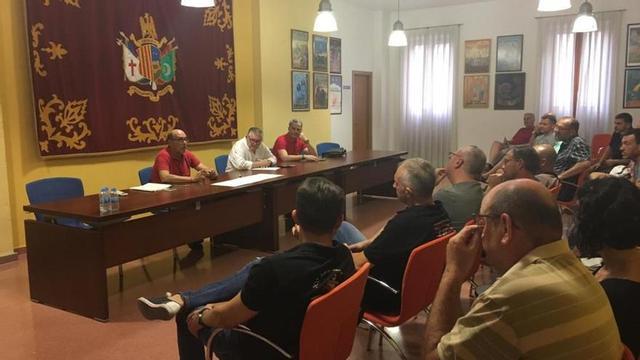 Reunión, esta tarde, de festeros en Orihuela donde se ha decidido, por unanimidad, suspender la guerrilla de pólvora