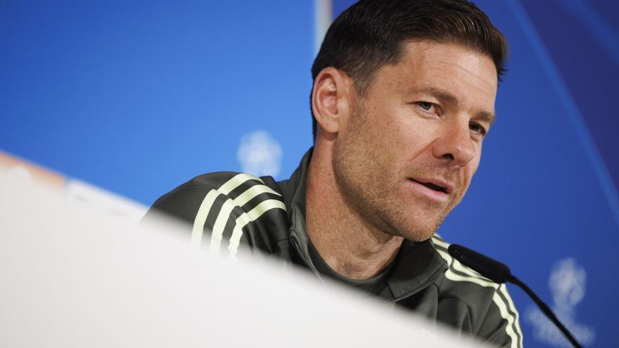 Xabi Alonso es un frontón bajo el temporal: "El equipo está unido, vamos todos de la mano"