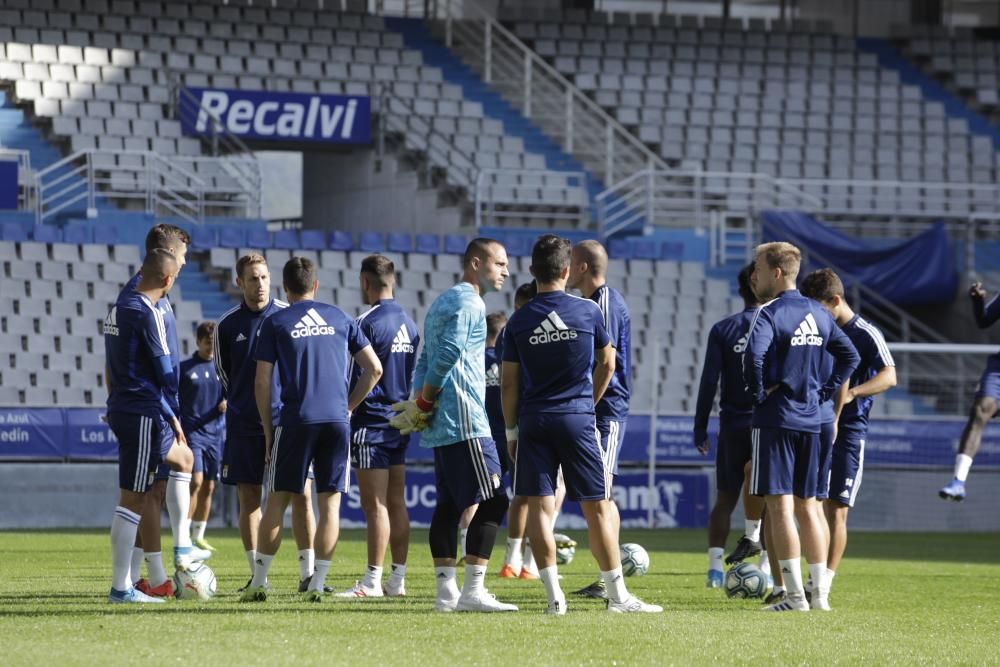 Entrenamiento del Real Oviedo en el Carlos Tartiere