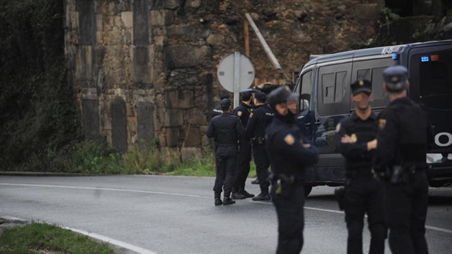 Operativo policial contra el tráfico de drogas en las casas de San José