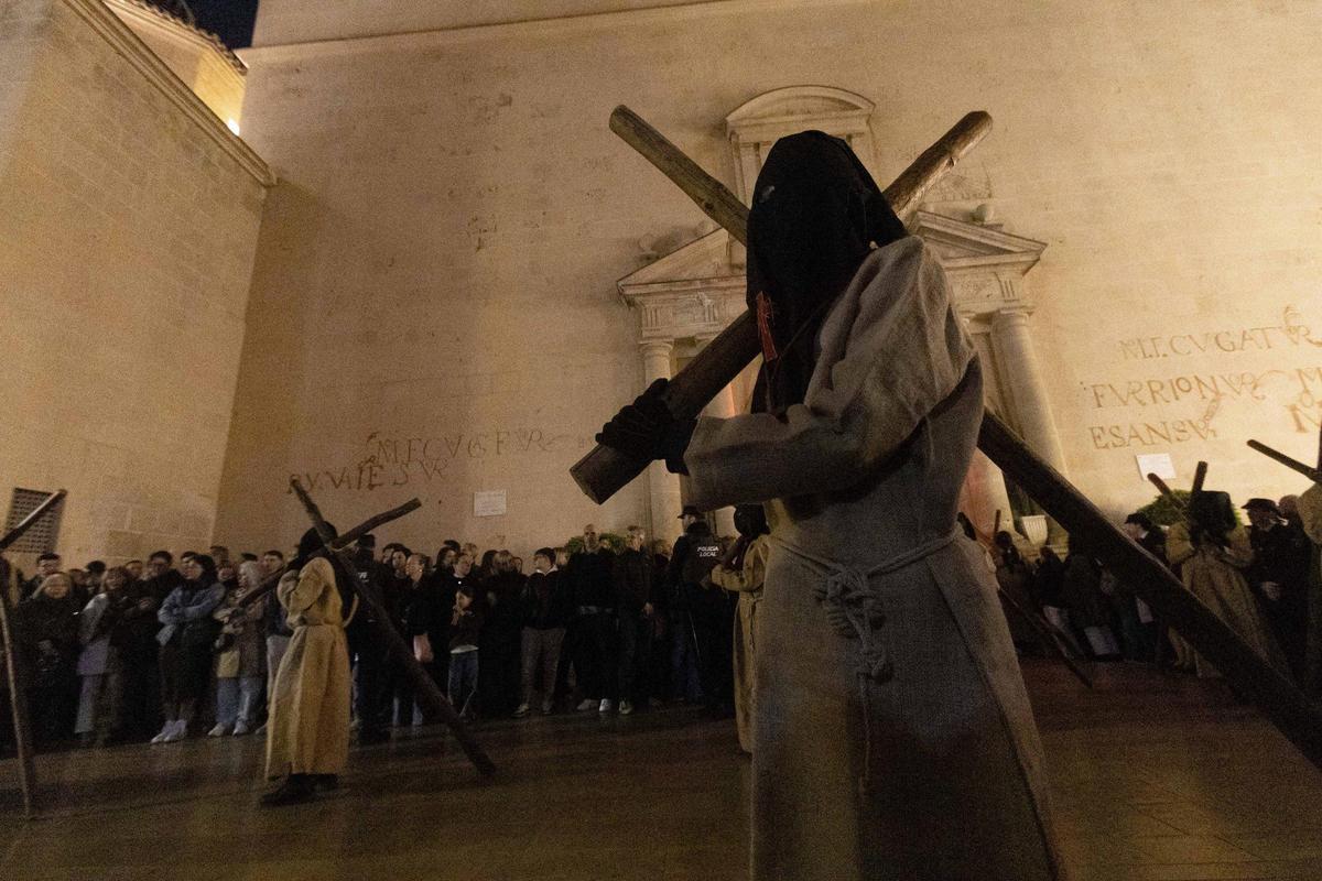 Semana Santa en Alicante 2026: Procesión de la Hermandad Penitencial del Perdón en el Jueves Santo