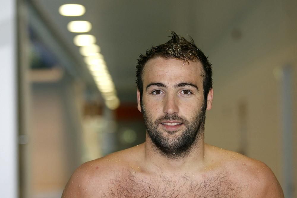 BLAI MALLARACH | WATERPOLO. Un esquerrà molt potent. Blai Mallarach torna a comptar de ple en els plans del seleccionador espanyol. El jugador olotí de l'Olympiakós grec, on s'ha consolidat des del seu pas per Croàcia (Mldost), va ser protagonista en la  classificació espanyola en el torneig preolímpic i ara viurà els seus segons Jocs.