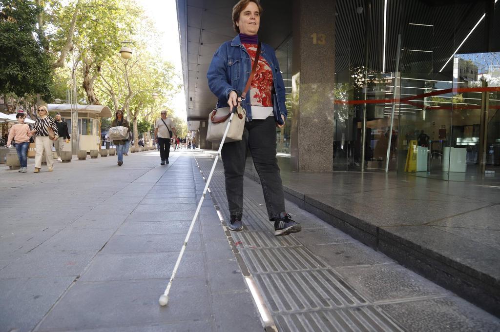 Córdoba estrena un itinerario con luces led y podotáctil