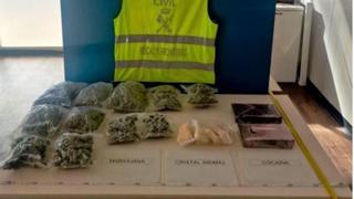 Cazado intentando embarcar con más de cinco kilos de cocaína, cristal y marihuana en el ferri de Dénia a Ibiza