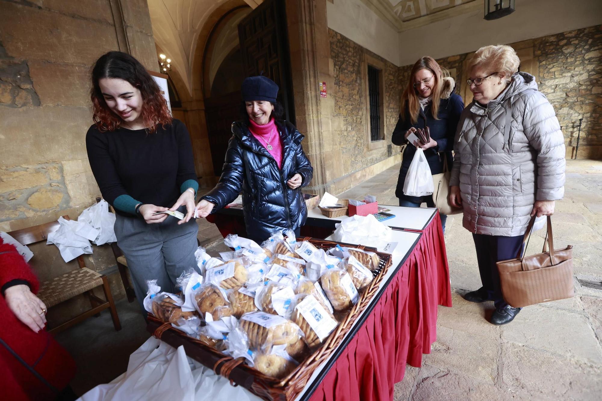 El monasterio de Las Pelayas celebra San Blas con cuatro misas y vendiendo sus tradicionales rosquillas.