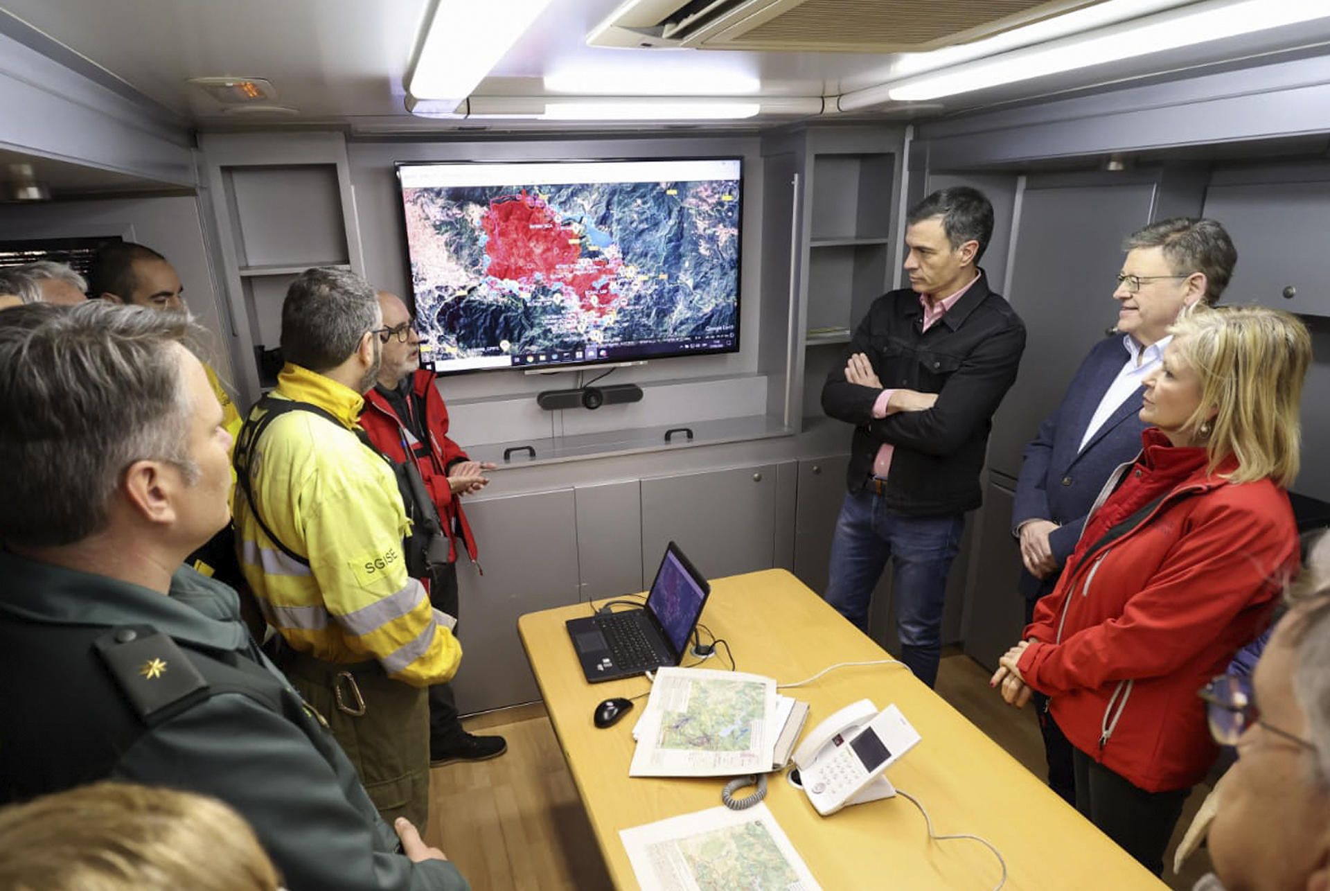 Galería: Visita de Pedro Sánchez al PMA del incendio del Alto Mijares