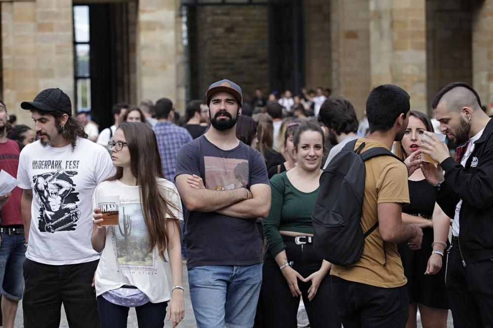 Primer día de festival de la mano del "Tsunami Xixón"