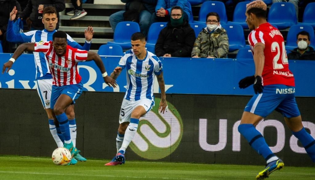 El partido del Sporting en Lugo, en imágenes