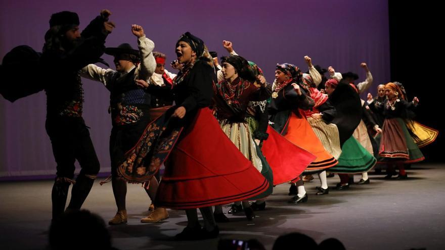 La tradición más auténtica cautiva en el Teatro Ramos Carrión