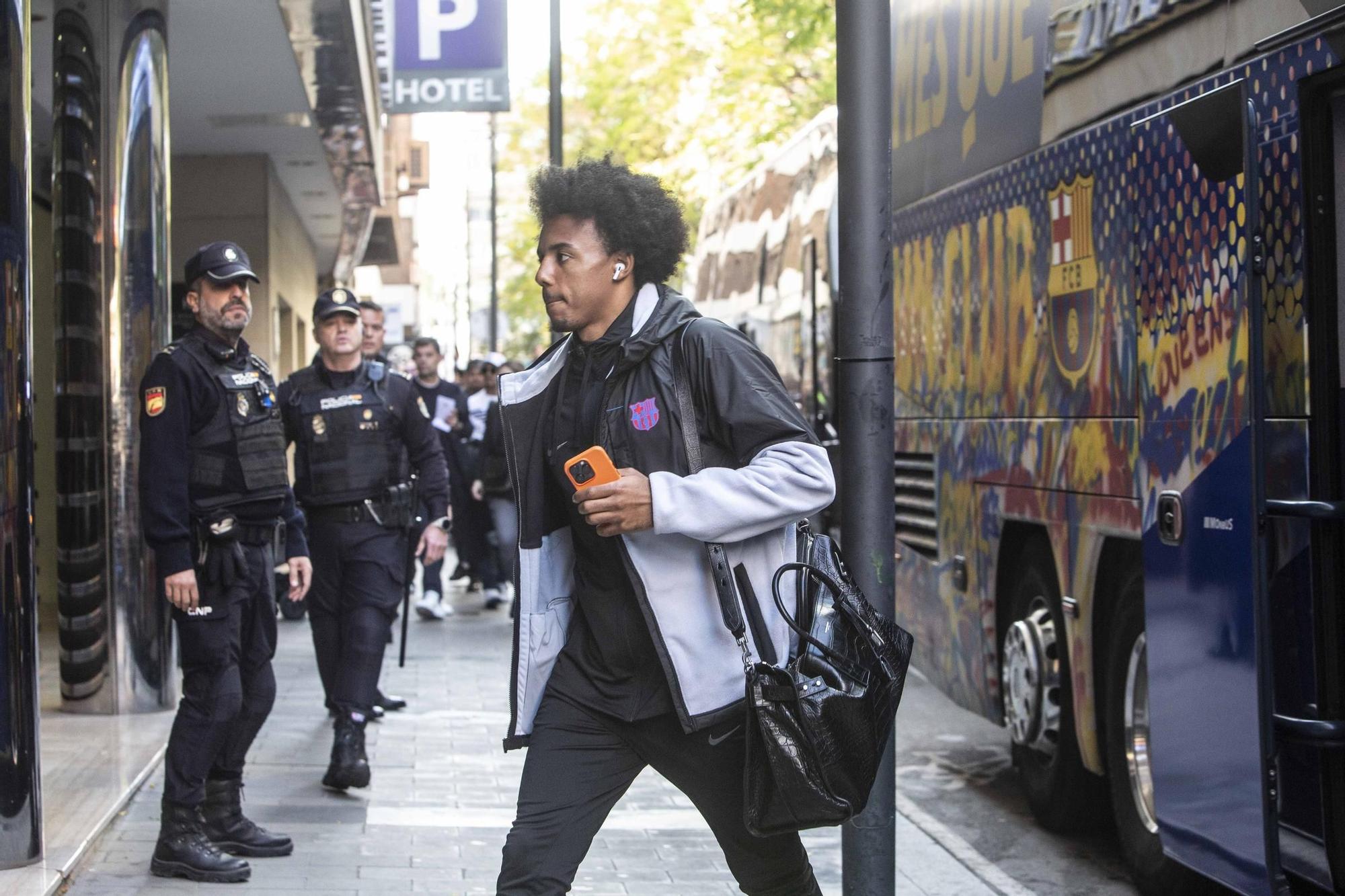 Gran expectación en Alicante por la llegada del Barça