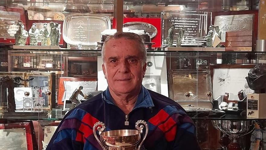 Muere el almendralejense José Luis Argüello, referente del arbitraje español