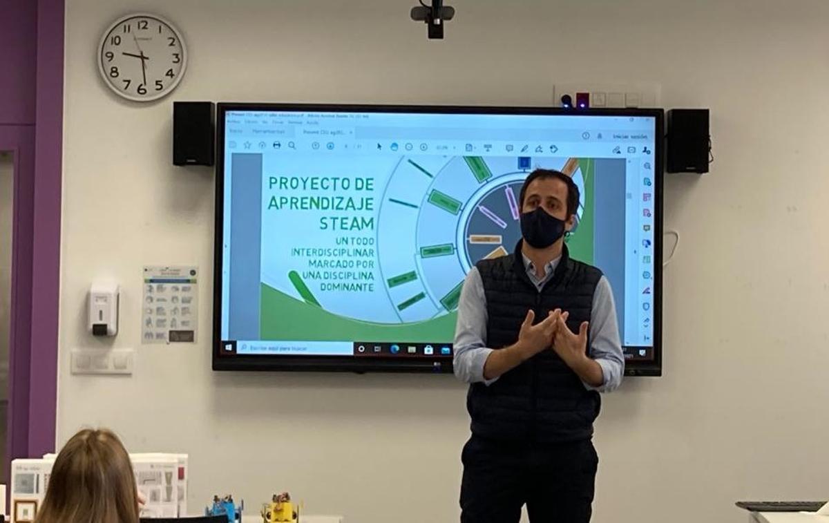 El profesor Francisco Ruiz durante el taller impartido.