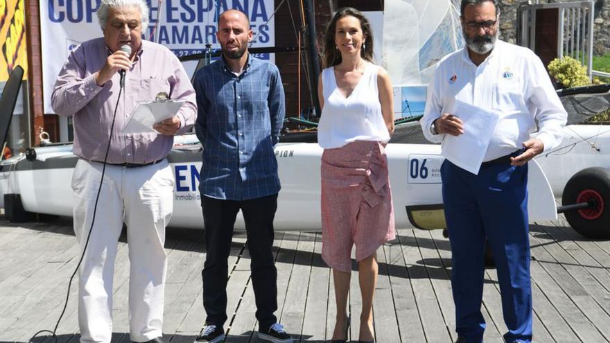 Los mejores especialistas de catamaranes compiten en la bahía coruñesa