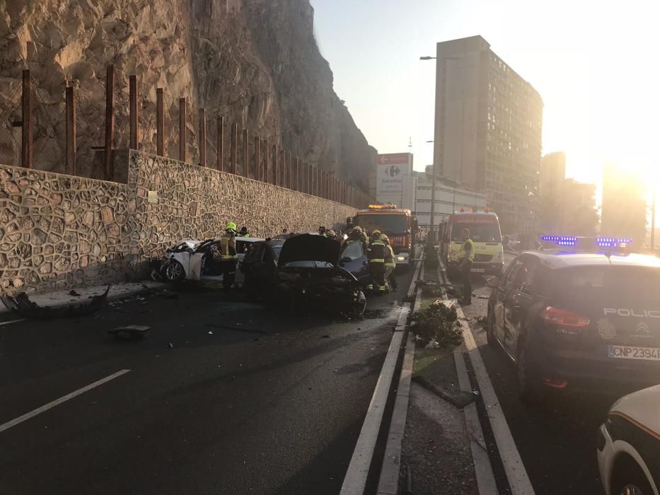 Accidente de tráfico en la avenida de Villajoyosa de Alicante