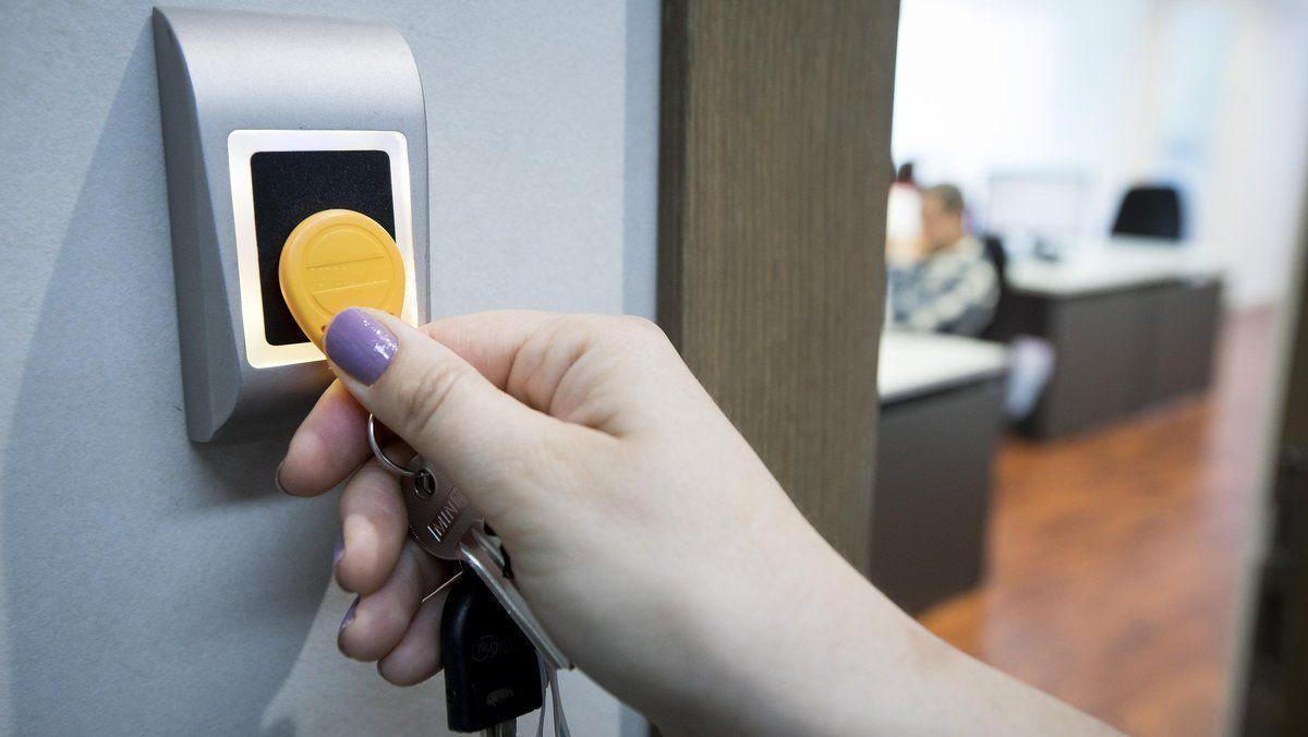 Els oficinistes catalans que s’oblidin de fitxar podran ser sancionats