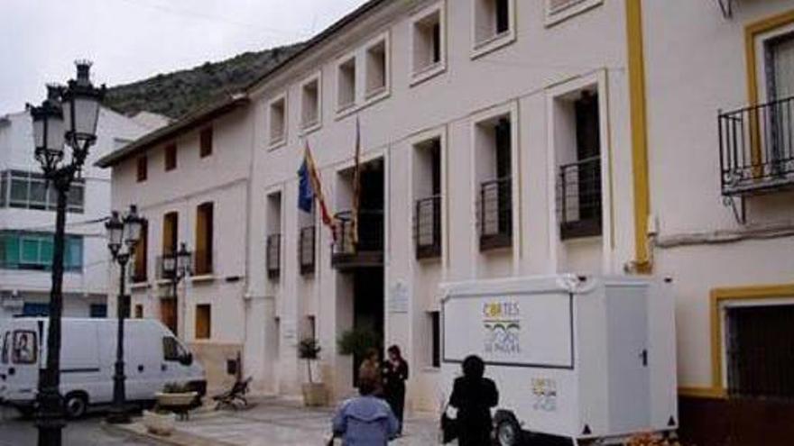 Ayuntamiento de Cortes, cuyo exalcalde Alberto Sáez está investigado por su gestión.