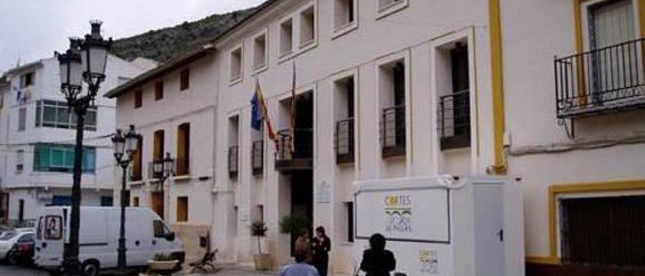 Ayuntamiento de Cortes, cuyo exalcalde Alberto Sáez está investigado por su gestión.