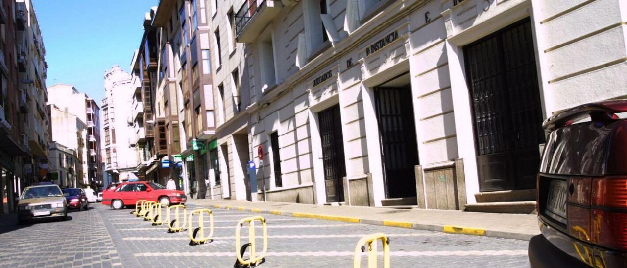 Vista de los juzgados de Zamora, por la calle del Riego.