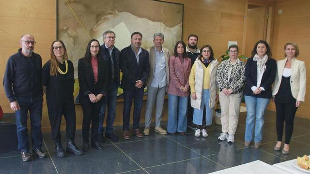 Los representantes universitarios y los alcaldes, durante la presentación del proyecto. |  Iñaki Osorio