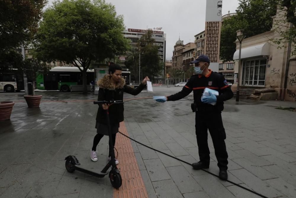 So werden auf Mallorca Atemschutzmasken verteilt