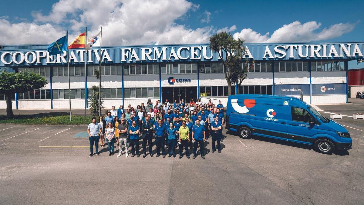 Personal de Cofas en su sede de Pruvia (Llanera)