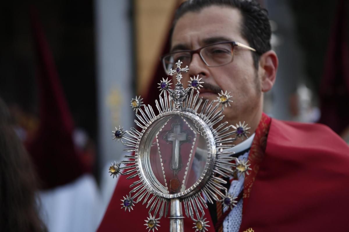 La Vera Cruz cruza el Guadalquivir