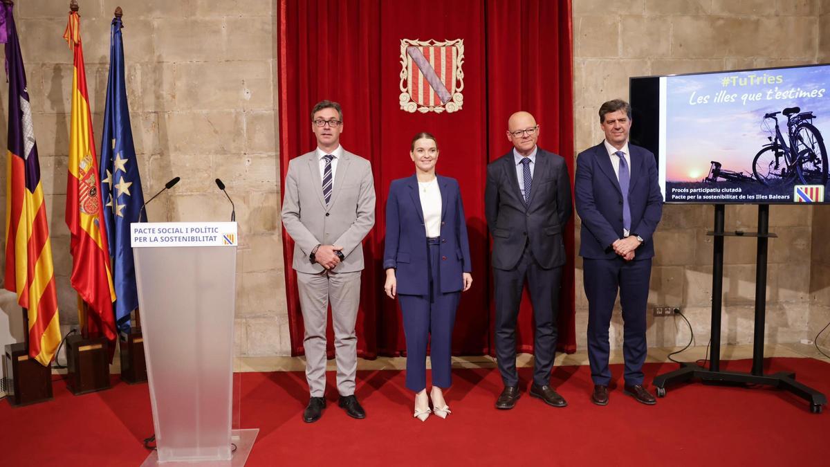 Antoni Costa, Marga Prohens, AntoniRiera y Jaume Bauzá durante la presentación.