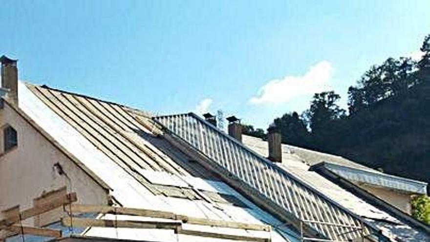 Los trabajos de reparación en el colegio de Cabañaquinta.