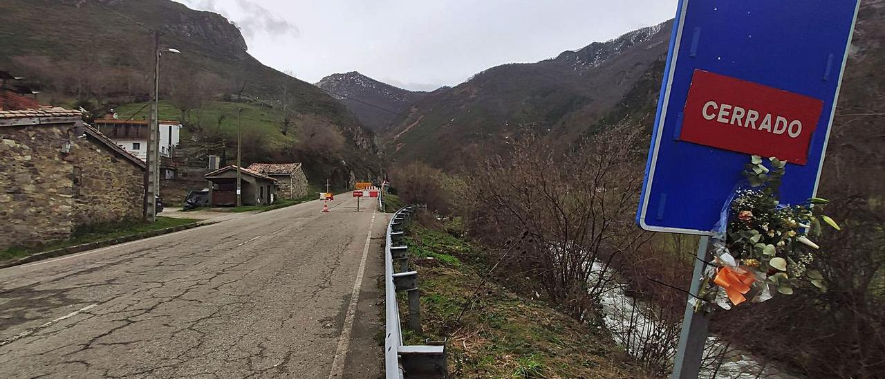 La entrada del puerto de San Isidro, aún cerrada, ayer. | A. Velasco