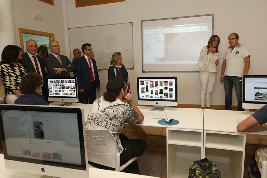 Susana Díaz inaugura el centro de la madera de Encinas Reales.