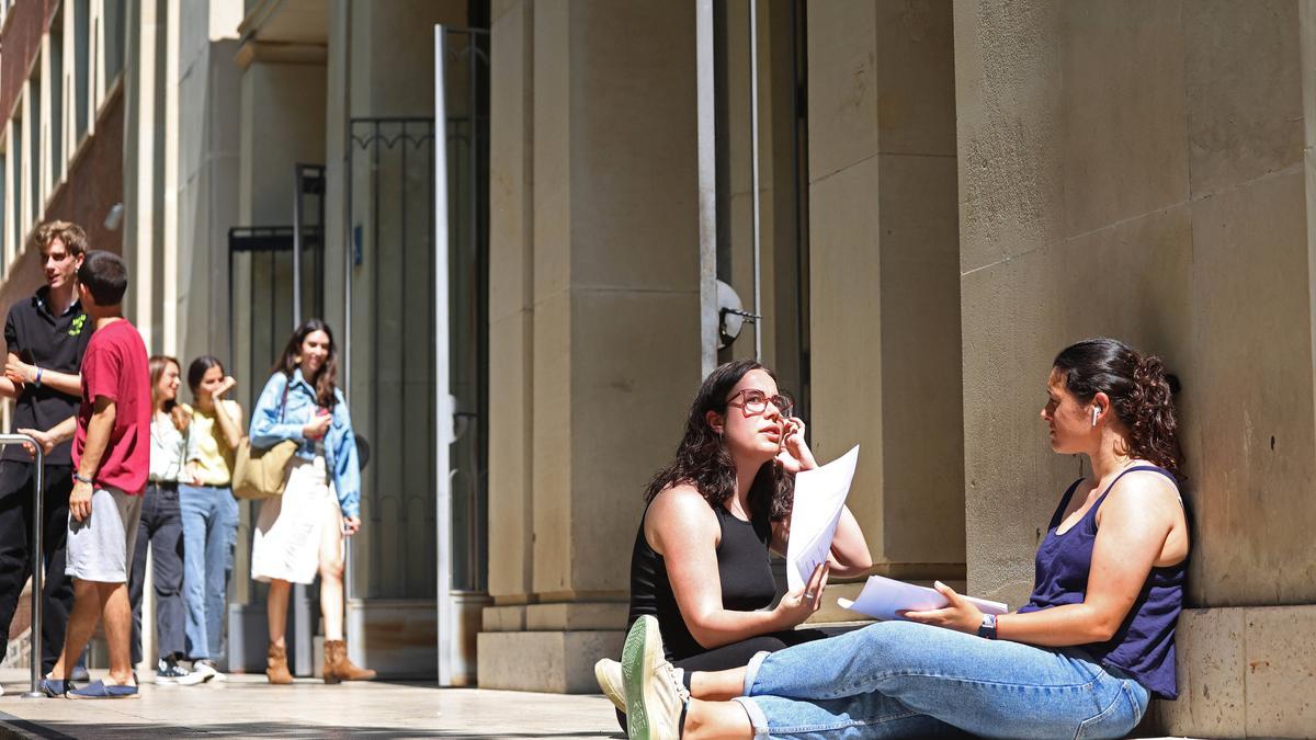 Así se viven las horas previas a la PAU en las bibliotecas