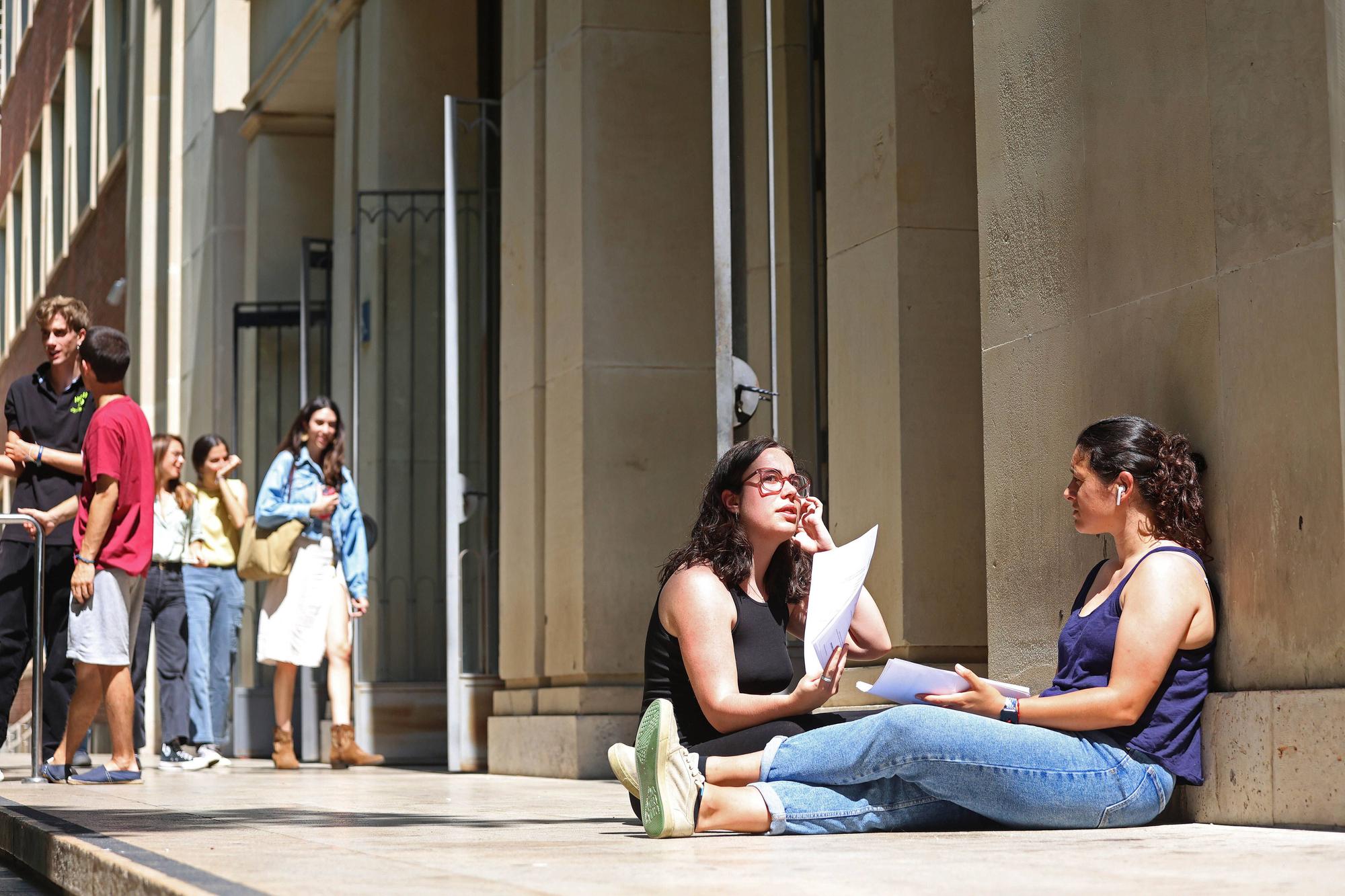 Así se viven las horas previas a la PAU en las bibliotecas