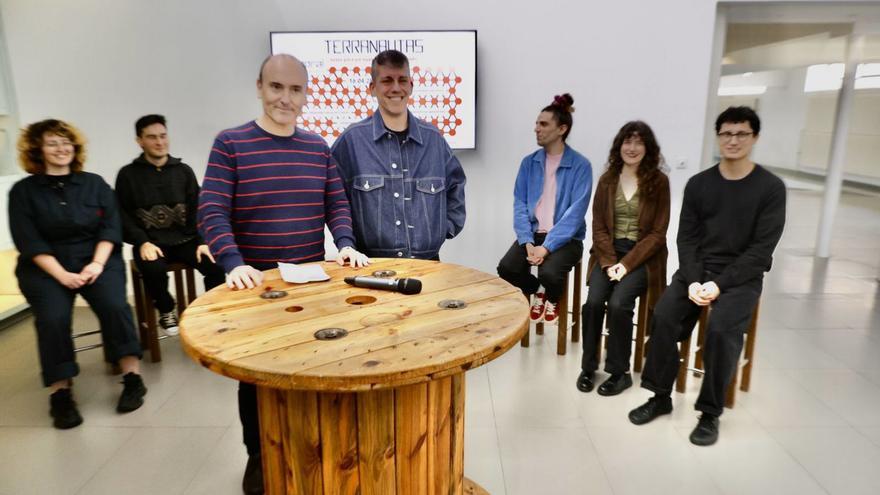 Por la izquierda, Inés Benito, Gonzalo Mon, Pablo León -director general de Patrimonio Cultural del Principado-, Marcos de la Fuente, Olmo Cuña, Lucía Batalla y Martín Huamanchumo. | MARCOS LEÓN