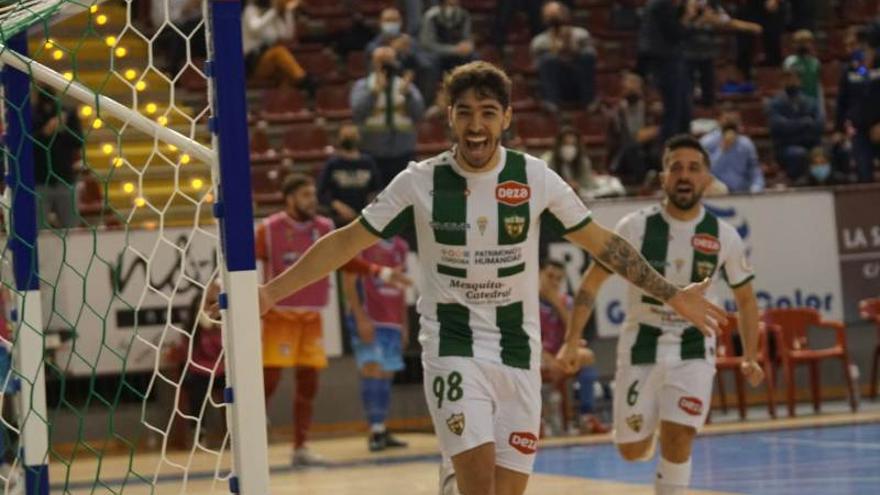 Lucas Perin celebra un gol con el Córdoba Patrimonio de la Humanidad.