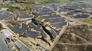 El 90% del gasto eléctrico de Barcelona se puede cubrir con placas solares en el suelo