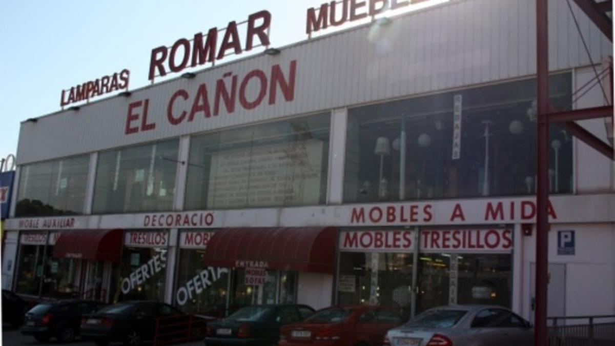 Fachada de la tienda Romar en el polígono de Can parellada de Terrassa, donde se produjo el asalto