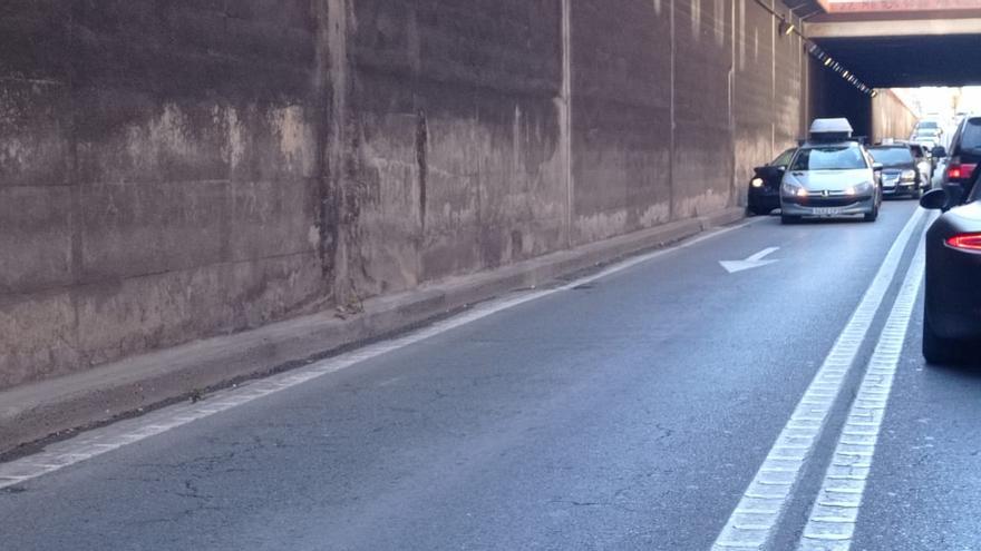 Un accidente en el túnel de Pérez Galdós colapsa la avenida