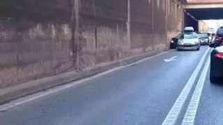 Un accidente en el túnel de Pérez Galdós colapsa la avenida