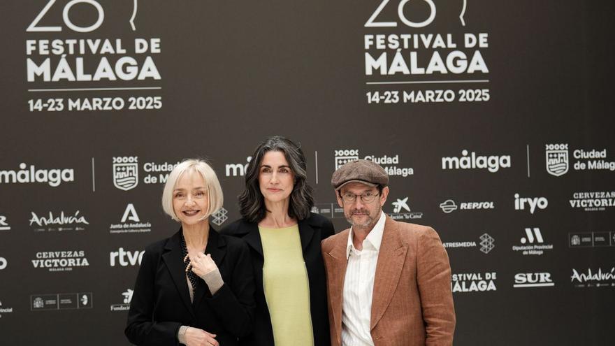 Avelina Prat, flanqueada por Maria de Medeiros y Manolo Solo. | GREGORIO MARRERO