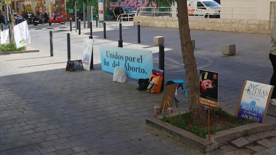 Las protestas del grupo provida tienen lugar frente a la clínica de la calle Alemania.